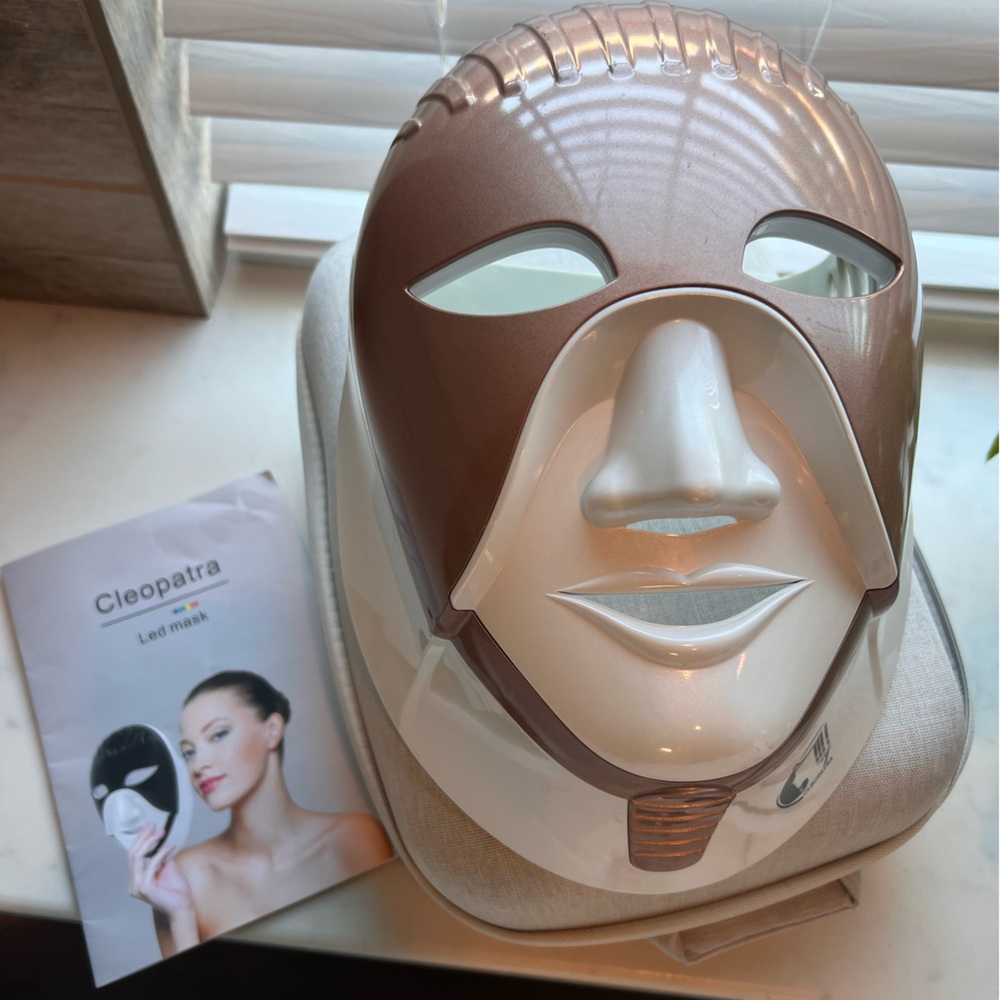 Cleopatra red light face mask